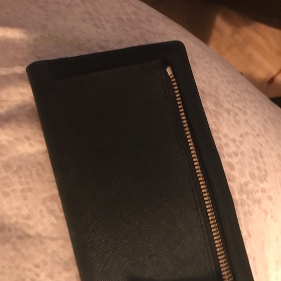 Te Poshmark to small for me - Picture 3 of 3